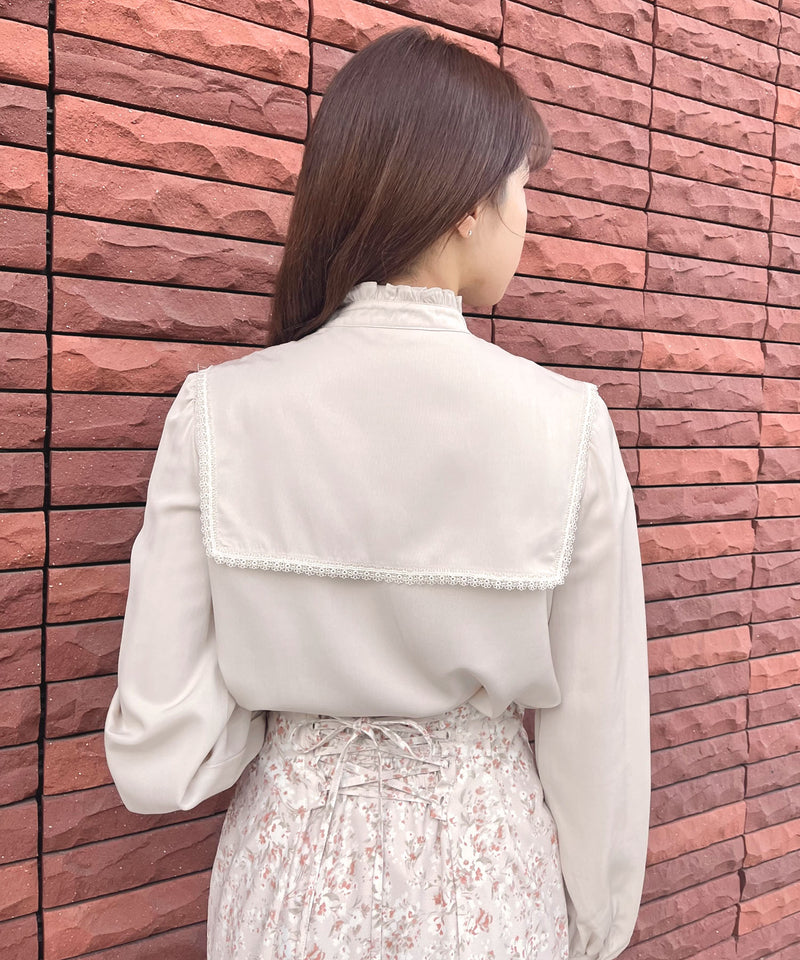 square collar blouse