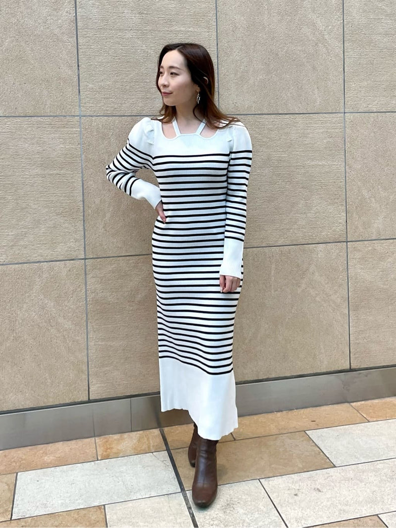curve neck border knit dress